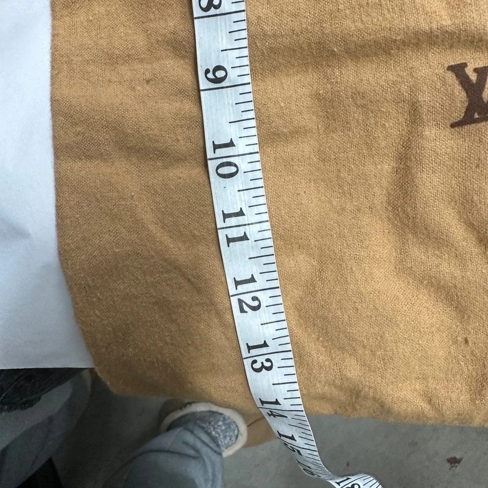 Louis Vuitton Beige Drawstring Pouch - Picture 4 of 5